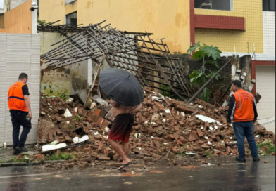 Casa desaba em CG e alagamentos preocupam; Defesa Civil e Secretaria de Obras mantêm equipes mobilizadas