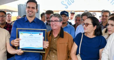 Em São João do Cariri, Lucas Ribeiro entrega pavimentação de ruas e anuncia início da construção da estrada ligando o município a Parari