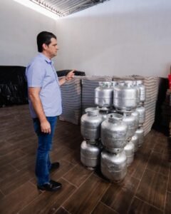 2-5-240x300 Leo Bezerra inicia distribuição de equipamentos domésticos para famílias afetadas pelas chuvas em João Pessoa