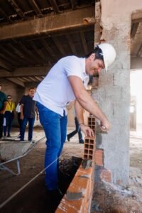 2-7-200x300 Leo Bezerra celebra retomada de obras de escola em Gramame e acompanha conclusão de obra na ladeira do Timbó, com serviço da Seinfra