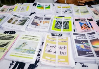 Feira de Cordel reforça valorização da cultura com apresentações de cordelistas e forrozeiros Feira de Cordel reforça valorização da cultura com apresentações de cordelistas e forrozeiros