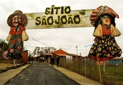 Programa Empreender assina contratos para barraqueiros e ambulantes que irão atuar no Maior São João do Mundo Programa Empreender assina contratos para barraqueiros e ambulantes que irão atuar no Maior São João do Mundo