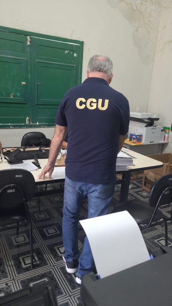 WhatsApp-Image-2026-05-07-at-07.30.44-1-576x1024 PF e CGU investigam crimes econômicos e contra Administração Pública no Sertão