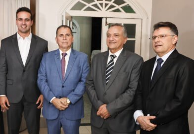 Governador Lucas Ribeiro destaca avanços da economia durante homenagem aos 100 maiores contribuintes de ICMS da Paraíba Governador Lucas Ribeiro destaca avanços da economia durante homenagem aos 100 maiores contribuintes de ICMS da Paraíba