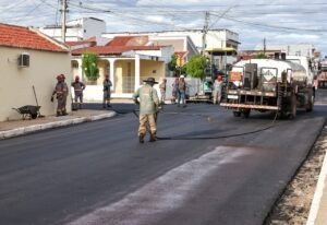 FOTO-GOV-2-300x206 Governador Lucas Ribeiro entrega e acompanha obras em quatro cidades do Sertão