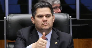Alcolumbre sugere “melhorar” 6×1 e quer passar PEC por comissões