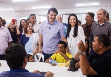Leo Bezerra entrega Cozinha Comunitária do Timbó para reforçar o programa Bora Comer, com mais de 10 mil refeições diárias Leo Bezerra entrega Cozinha Comunitária do Timbó para reforçar o programa Bora Comer, com mais de 10 mil refeições diárias