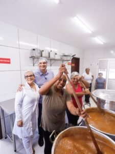 2-14-225x300 Leo Bezerra entrega Cozinha Comunitária do Timbó para reforçar o programa Bora Comer, com mais de 10 mil refeições diárias