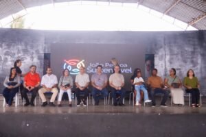 2-8-300x200 Leo Bezerra amplia programa Compra Assistida e garante casa própria para mais 30 famílias