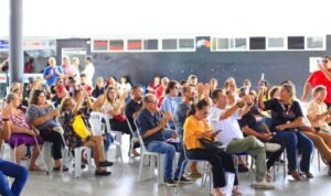 2-9-300x178 Leo Bezerra entrega 70 escrituras e garante direito à casa própria para famílias de João Pessoa