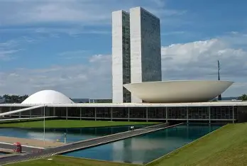 Lula critica tarifas dos EUA em artigo no Washington Post e diz que Brasil “não será derrotado com base em mentiras”