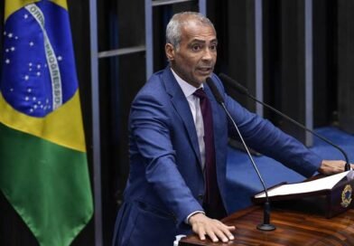 Romário deixa PL, fica sem partido e anuncia apoio a Eduardo Paes para Governo do RJ Romário deixa PL, fica sem partido e anuncia apoio a Eduardo Paes para Governo do RJ