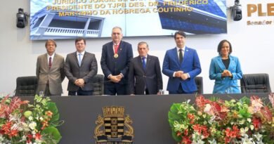 Leo Bezerra homenageia presidente do TJPB na Câmara de João Pessoa