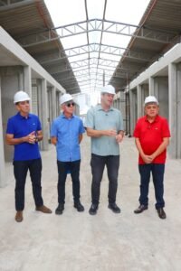 2-200x300 Leo Bezerra acompanha retomada das obras e prevê entrega do Mercado do Rangel em seis meses