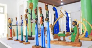Artesãos do Celeiro Espaço Criativo trabalham na confecção de peças para atender demandas do final de ano