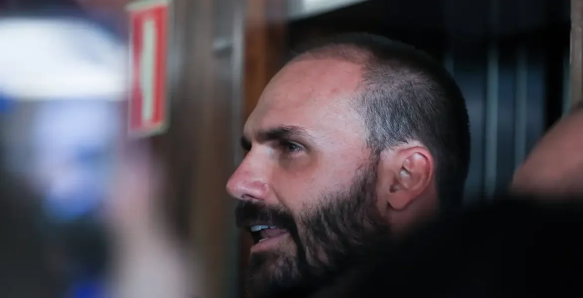 Primeira Turma do STF mantém condenação de Eduardo Bolsonaro Primeira Turma do STF mantém condenação de Eduardo Bolsonaro