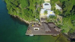 2-2-300x169 Entenda a disputa entre Richarlison e Flávio Bolsonaro sobre propriedade de luxo em Angra; veja fotos