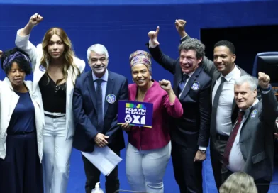 CUT elogia fim da 6×1; CNI quer revisar PEC aprovada