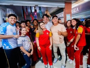 2-5-300x225 Leo Bezerra entrega Mercado do Valentina com estrutura completa e áreas de convivência para a população