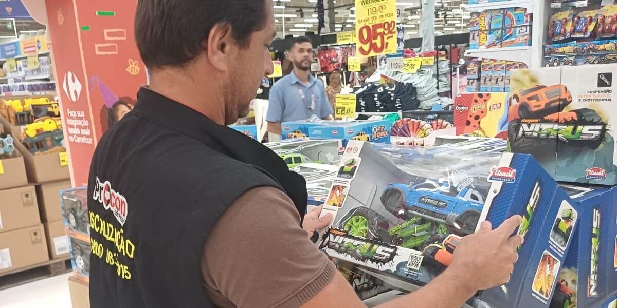Procon-JP fiscaliza lojas que comercializam brinquedos e autua dois estabelecimentos