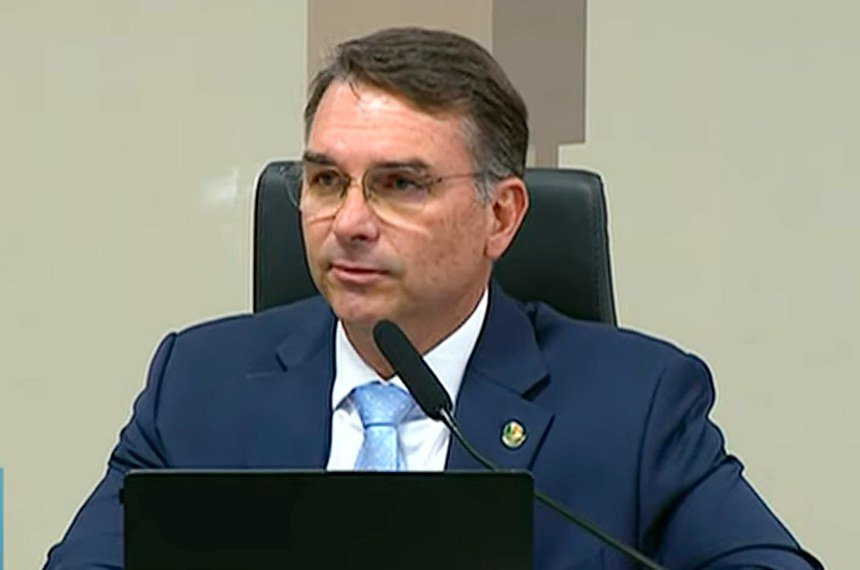 Contra trabalhadores: Flávio Bolsonaro diz que discussão do fim da 6×1 é oportunista e defende remuneração por hora de trabalho Contra trabalhadores: Flávio Bolsonaro diz que discussão do fim da 6×1 é oportunista e defende remuneração por hora de trabalho