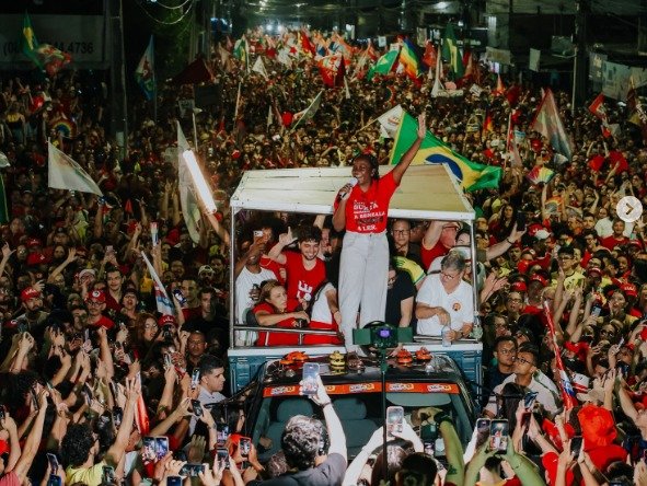 Governador participa de passeata do PT, que reúne milhares de pessoas em Mangabeira, com presença de Ana Elisa Governador participa de passeata do PT, que reúne milhares de pessoas em Mangabeira, com presença de Ana Elisa