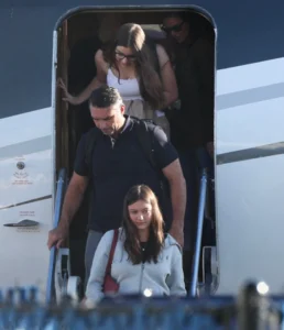 fuga-rs-fotos-publicas-258x300 Flávio Bolsonaro enfrenta isolamento após carta golpista e operação despiste com fuga para os EUA