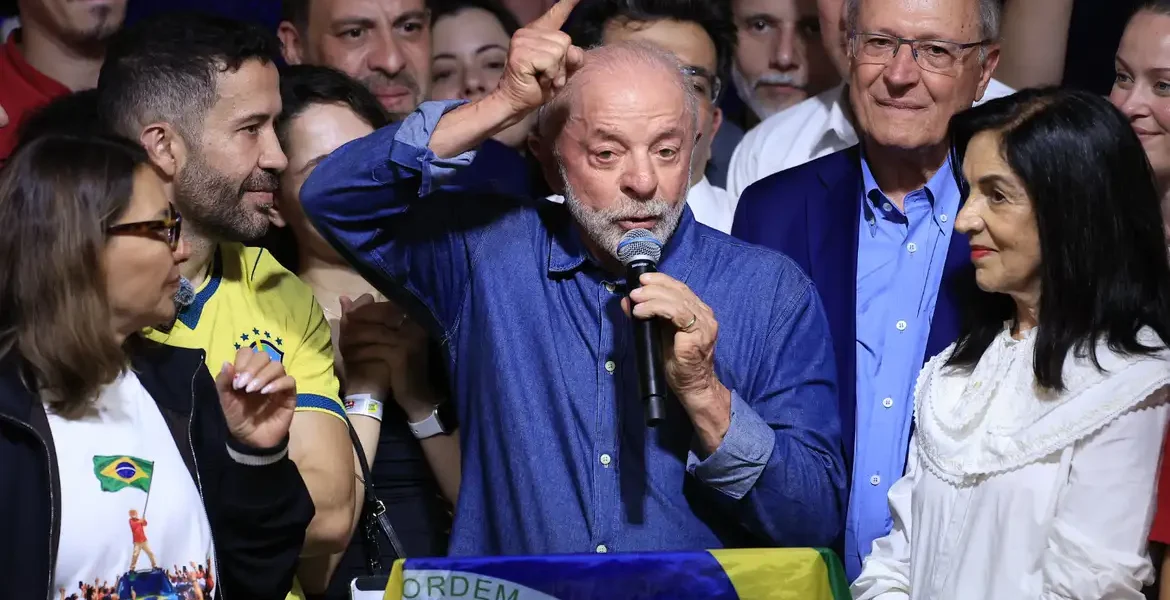 Lula, em seu primeiro discurso pós-eleição: “Farei a minha melhor gestão” Lula, em seu primeiro discurso pós-eleição: “Farei a minha melhor gestão”