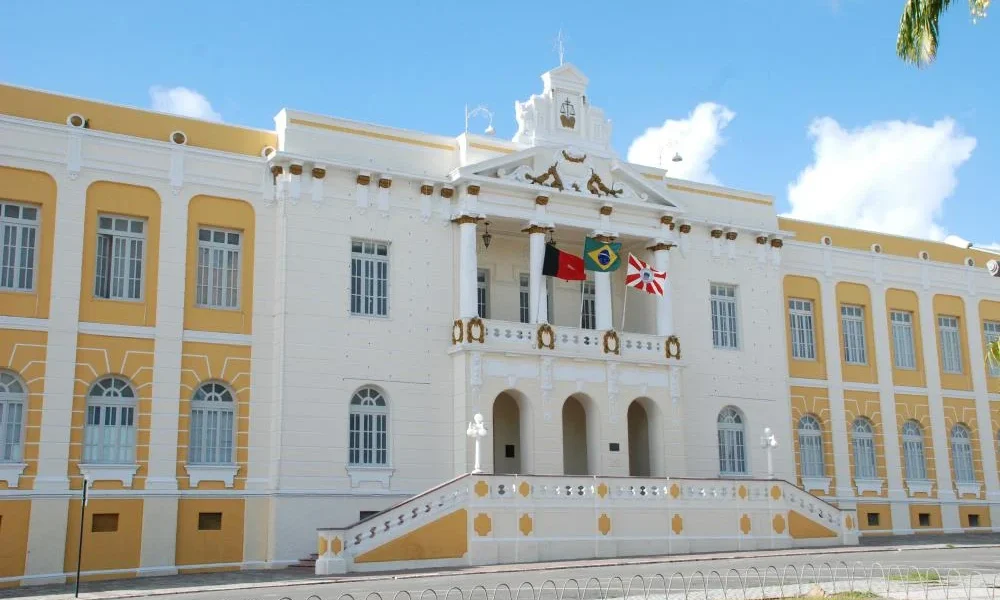 TJPB divulga edital de concurso com vagas nas áreas Jurídica, TI e Contabilidade